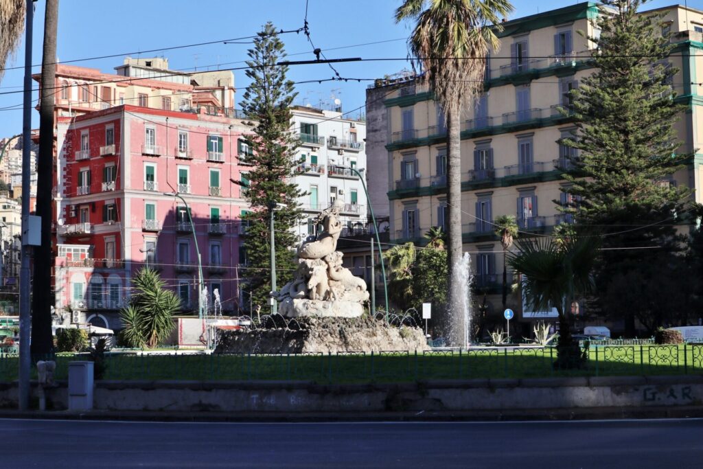 la sirena pathenope a piazza sannazzaro