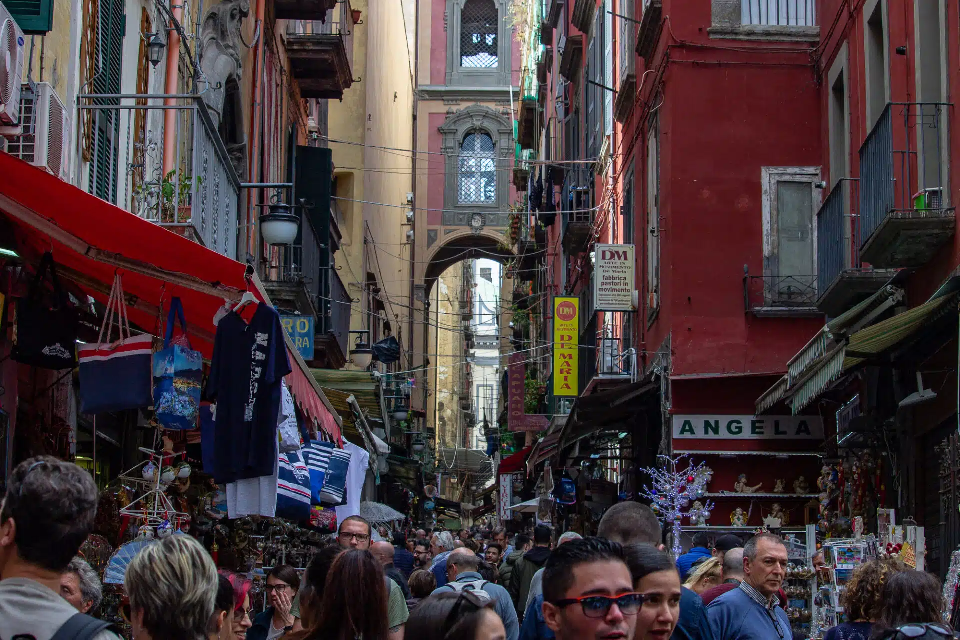 san gregorio armeno la strada dei presepi di napoli