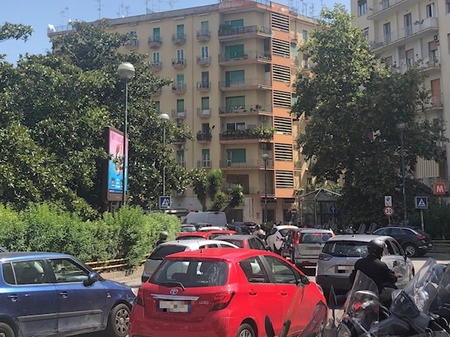 Vomero Napoli piazza Medaglie dOro traffico