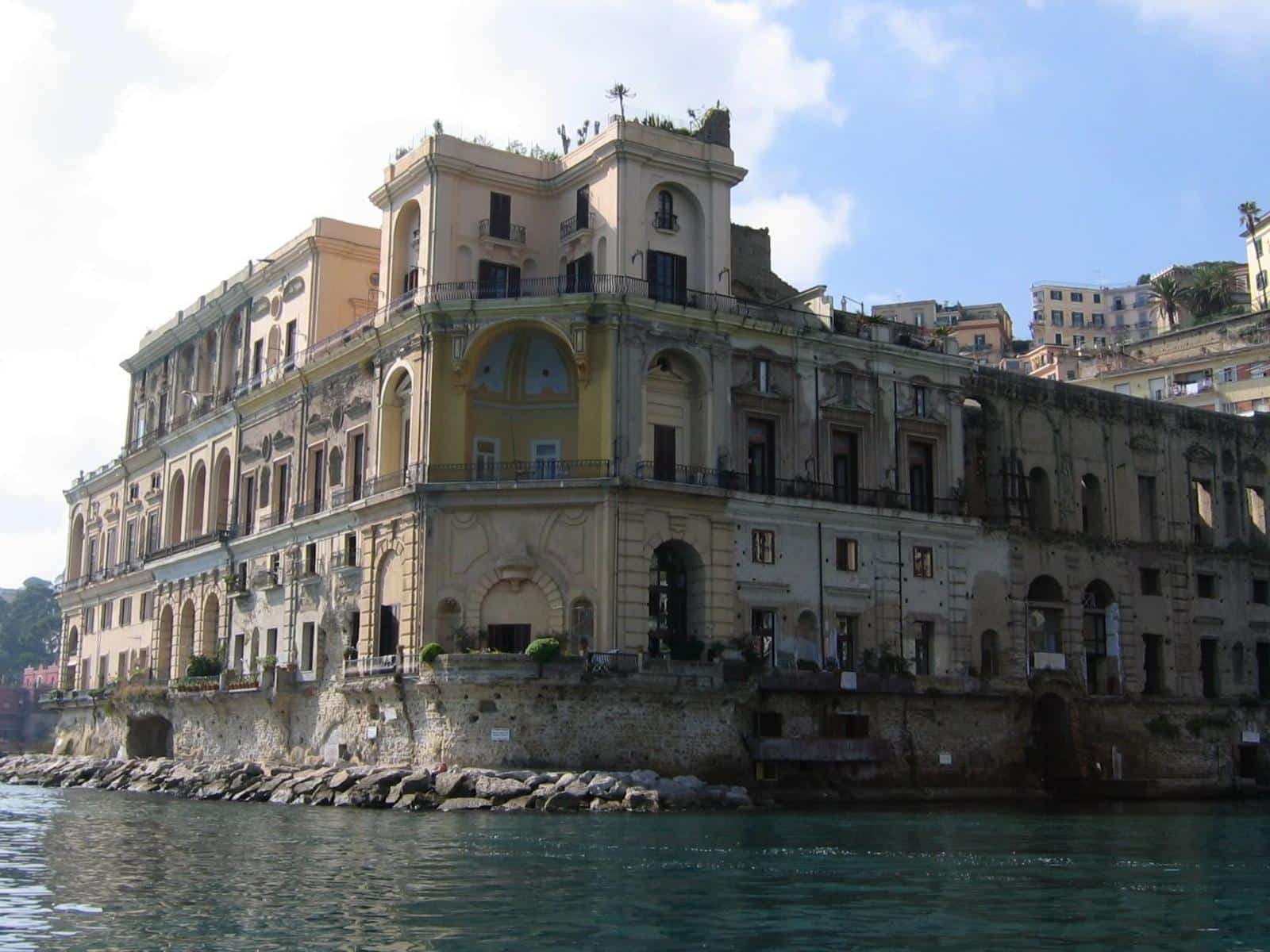 palazzo donna anna napoli