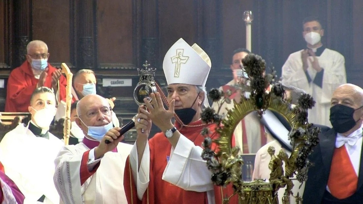 san gennaro ha fatto il miracolo vescovo battaglia