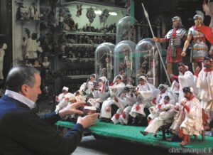 statuine di pulcinella a san gregorio armeno