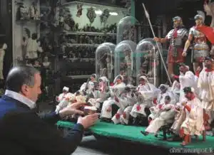 statuine di pulcinella a san gregorio armeno