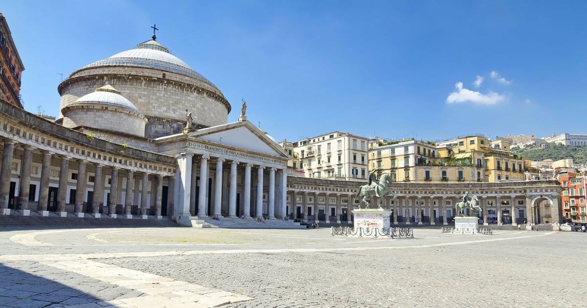 piazza plebiscito napoli