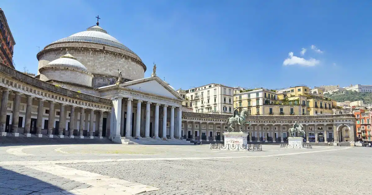 piazza plebiscito napoli