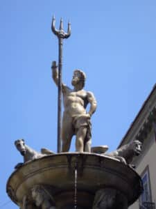 fontana di nettuno a Napoli
