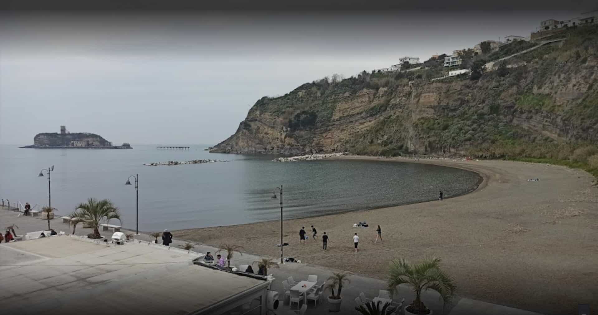 la leggenda della spiaggia di acquamorta a monte di procida