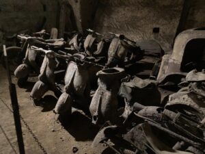 galleria borbonica napoli deposito di motorini