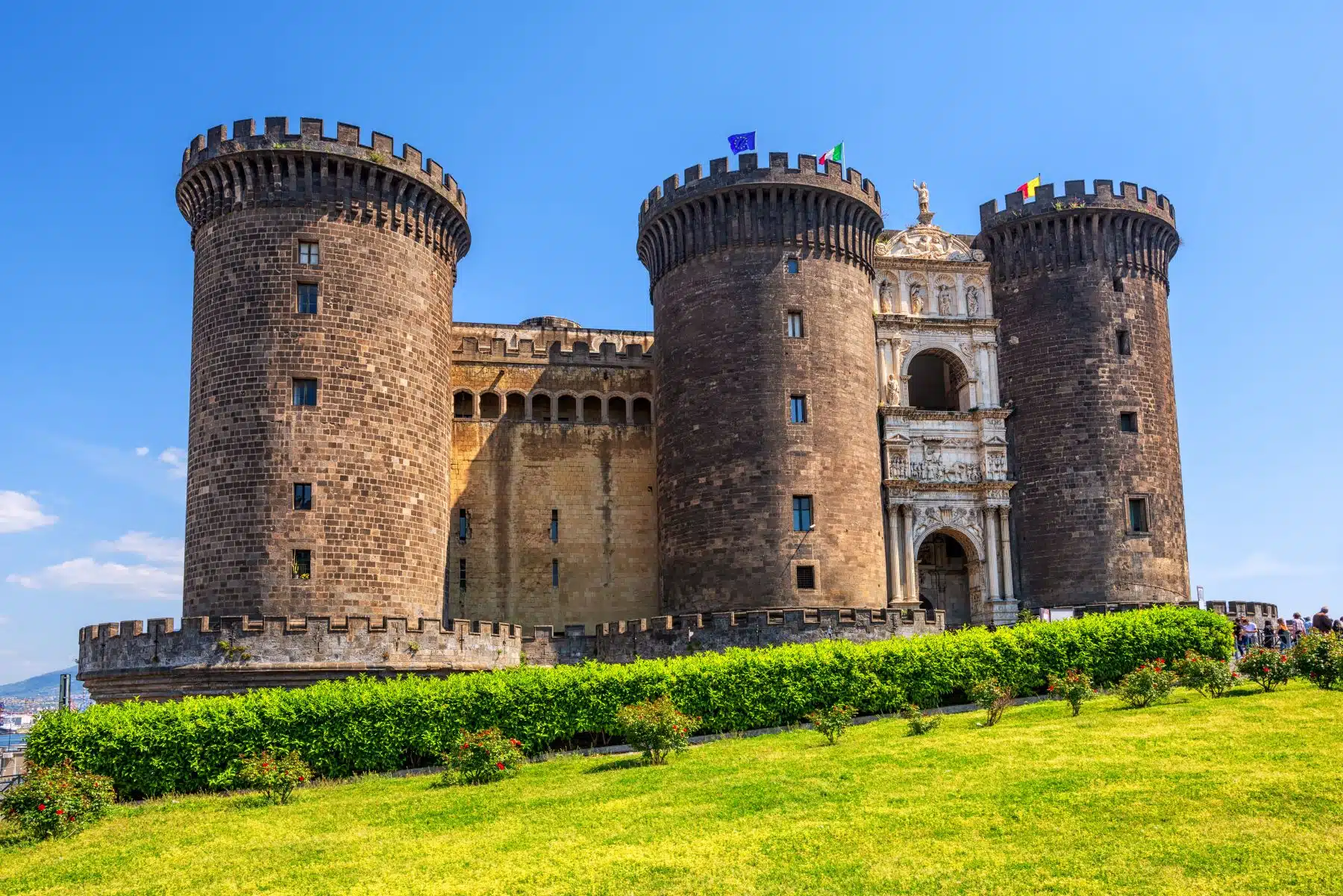 la leggenda della torre de lu maluguadagno maschio angioino castel nuovo