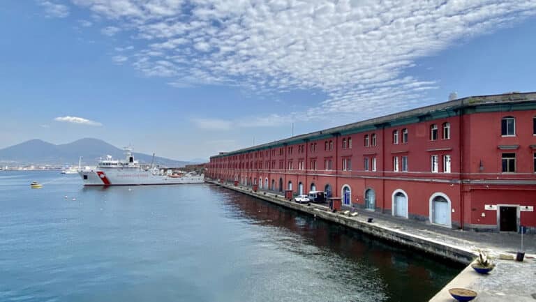 molo san vincenzo napoli mare fuori