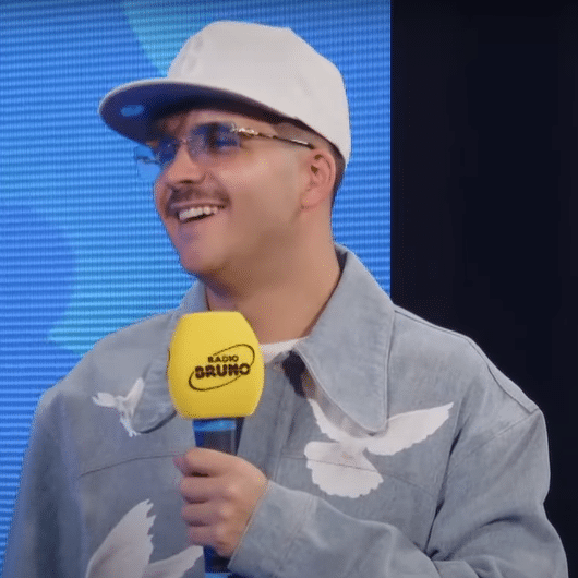 Geolier intervistato da Radio Bruno al Festival di Sanremo